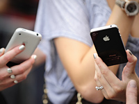 iPhone 4S -- or iPhone 5G -- Out by Thanksgiving