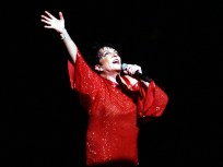 LA Tweets, 8/18:  Liza Minnelli, Dodgers vs. Cardinals, Flowers on the 110
