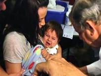 Hundreds Get in Line for Swine Flu Vaccine