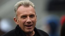 SANTA CLARA, CA - DECEMBER 20: Former San Francisco 49ers quarterback Joe Montana looks on from the sidelines during the NFL game between the San Francisco 49ers and the Cincinnati Bengals at Levi