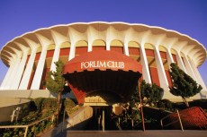 Showtime Returns to the Fabulous Forum