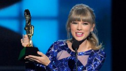 Swift Wins 8 Trophies at Billboard Awards