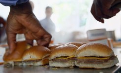 White Castle Tests Beer, Wine Sales