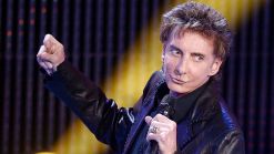 LA Live Tree Lighting: Hello, Manilow