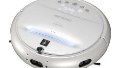 Trilingual Vacuum Robot Also Speaks Slang