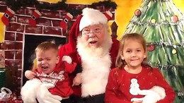 Santa Photo Fail: Pics of No Good Santa Encounters