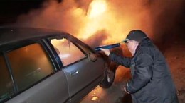 Good Samaritan Risks Safety During Car Fire