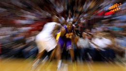 Lakers Survive Suns Scare After Kobe Has Awful Night