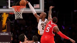 Lakers Beat Hawks, Howard Discusses Bryant's Dunk