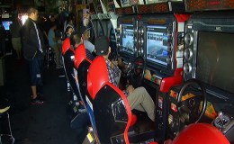 Gamers Throng Long-Popular Arcade For Its Swan Song