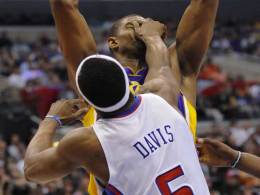 Lakers Get Face Full of Clippers