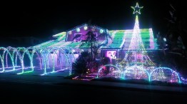 Fritz's Holiday Lights: A Magnificent Tribute in Fountain Valley
