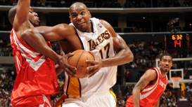 Andrew Bynum Is A Beast