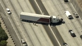 Calabasas Big-Rig Crash Blocks Lanes on 101