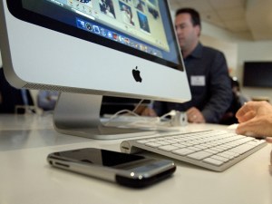 Wireless Charging Coming to iMacs?