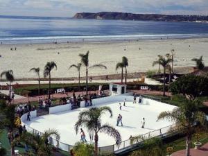 Pirouettes by the Pacific