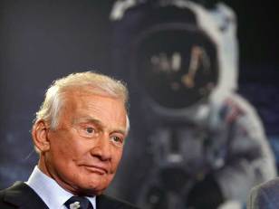 Buzz Aldrin Named Honorary Consul General to Moon