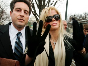 Judge: Stern's Anna Nicole Smith Defamation Suit Can Continue