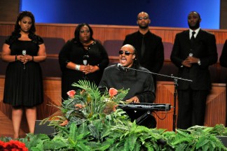 Hundreds Attend Etta James' Funeral
