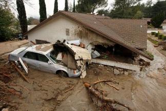 La Canada Cleans Up After the Storm