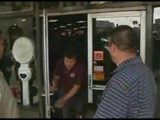 Few Roaches Don't Stop Philippe's Customers