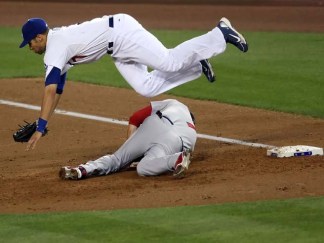 Dodgers Get Jump on Cardinals