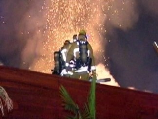 Image Gallery: Firefighters Battle Hollywood Hills Blaze