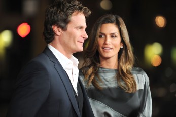 Cindy Crawford Targeted in Blackmail Bid