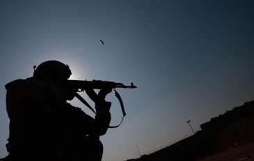 Navy SEAL, Others Accused of Weapon Smuggling