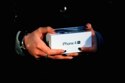 Apple iPhone Now Comes Without a Contract