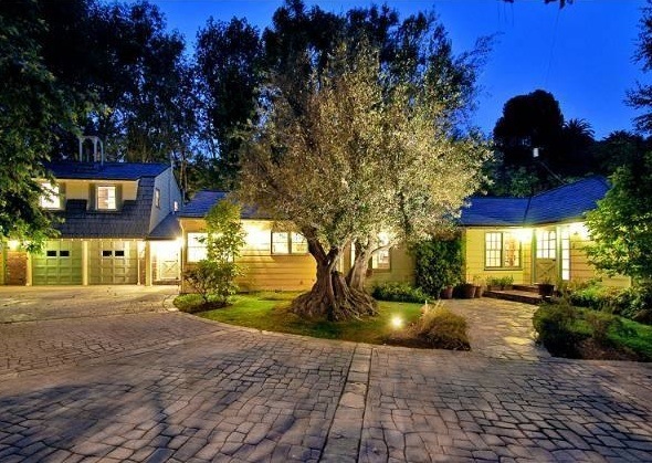 Cheryl Hines Slashes Price of LA Home (Again)