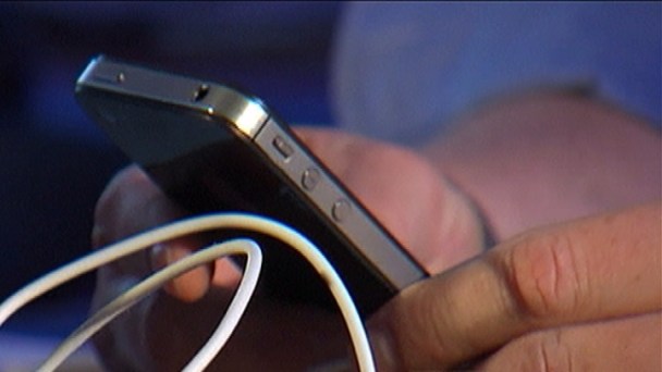 Deleted Text Messages, Photos Easy Prey for Thieves