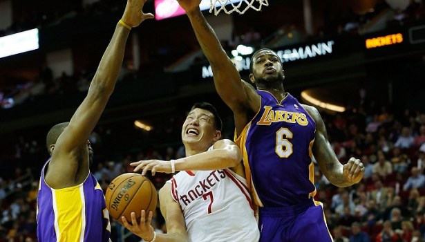 Earl Clark Gives Lakers Hope Against Spurs