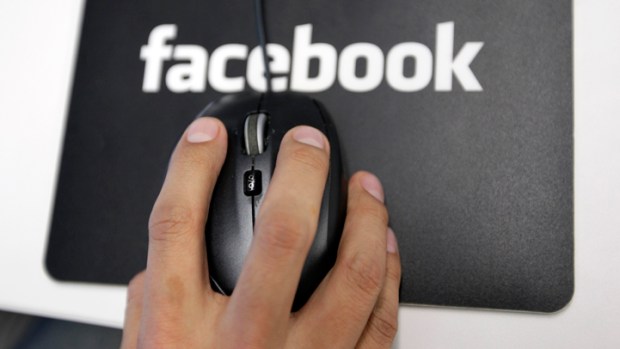 Facebook Users Claim Msgs are Going Public