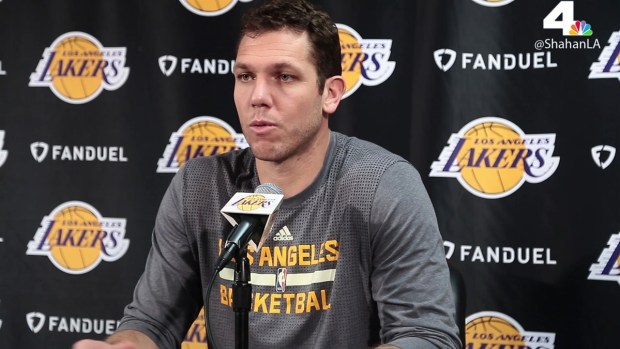 Tyler Ennis scores 19 points, Lakers top Spurs 102-95