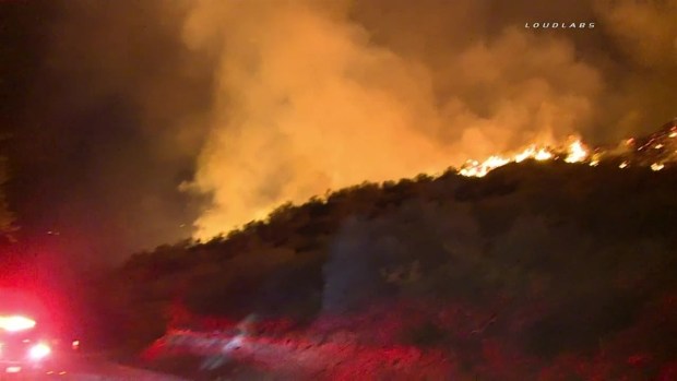 [LA] RAW: Brush Fire Burns Malibu Hillside