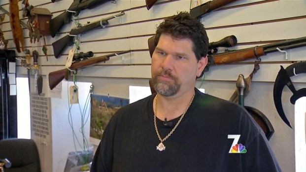 [DGO] Pawn Shop Owner Recalls Holmes  Eyes