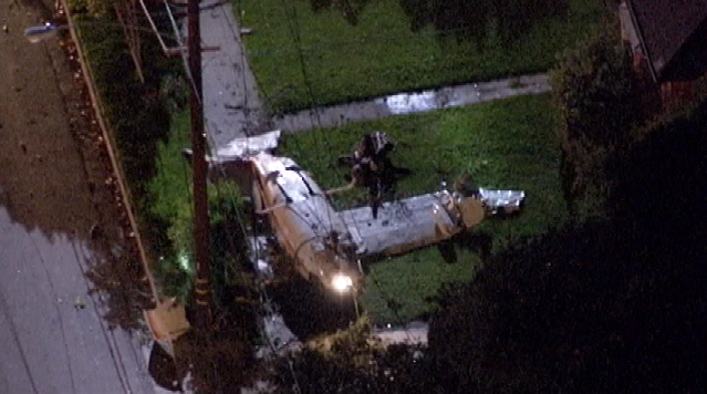 Cessna Lands Upside-Down in Front of Glendale Home