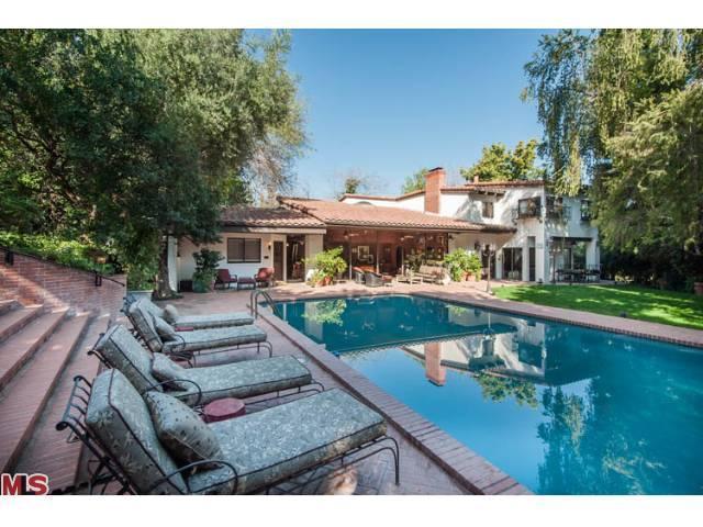 Sharon Stone's Sister Kelly Lists Funky Compound