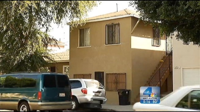 Caltech engineers say 1-story, wooden homes are the safest in the event of a major earthquake, while brick structures are the ones least likely to withstand the shaking. Ted Chen reports for the NBC4 News at 5 p.m. on Oct. 18, 2012.