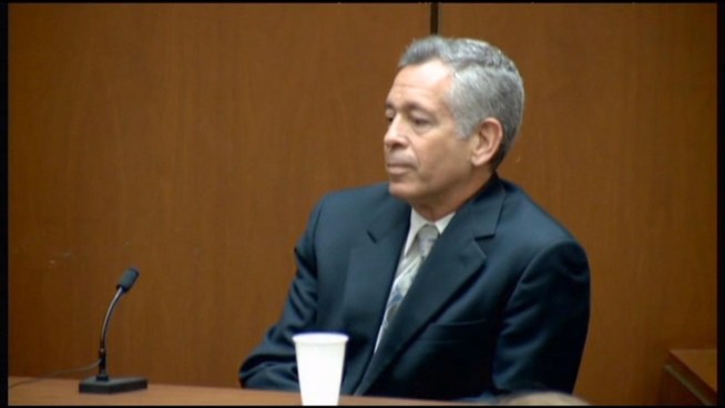 Prosecution expert concluded Conrad Murray, MD gaveJackson the fatal dose.  Defense's expert told jurors Jackson somehow gave himself the fatal dose.  NBC4LA's Patrick Healy previews Monday's cross-examination.