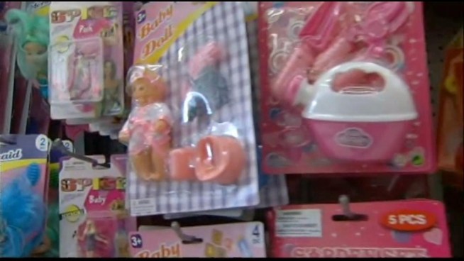 Holiday shoppers are trying to get more bang for their buck this season and are now turning to dollar stores, especially if they are on a tight budget. NBC4's Ted Chen reports
