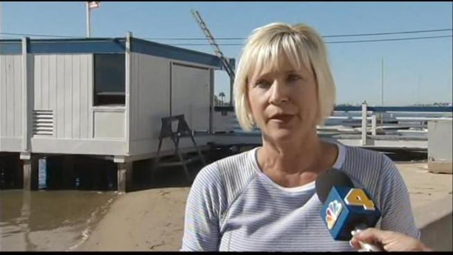 An accident on the ferry that runs between Balboa Island and Balboa Peninsula ended with a rental minivan sinking to the bottom of the harbor. The family of four that was inside got out