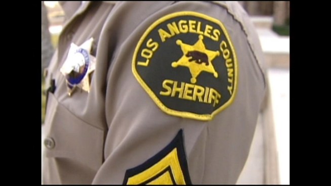 A sheriff's deputy points out what drivers should look for to determine whether an officer is the real thing after a phony traffic stop in Lawndale. Annette Arreola reports from Lawndale.