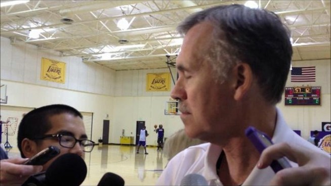 http://media.nbcbayarea.com/images/LakersCoachPracticeDec30_722x406_13410371763.jpg