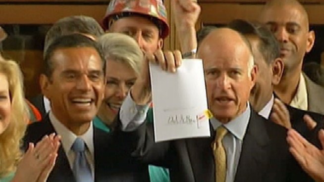 Gov. Jerry Brown signed a multi-billion dollar high-speed rail construction bill on Wednesday. Once the project is completed, commuters will be linked from Los Angeles to San Francisco, but public support for the multi-billion dollar bill is low due to California's financial problems. Ted Chen reports from Downtown Los Angeles for the NBC4 News at 6 p.m. on July 18, 2012.