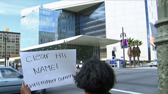 Protesters came out Saturday to say they supported alleged killer Christopher Dorner's critique of the LAPD if not his actions. Jane Yamamoto reports from downtown Los Angeles for the NBC4 News at 6 p.m. on Feb. 16, 2013.