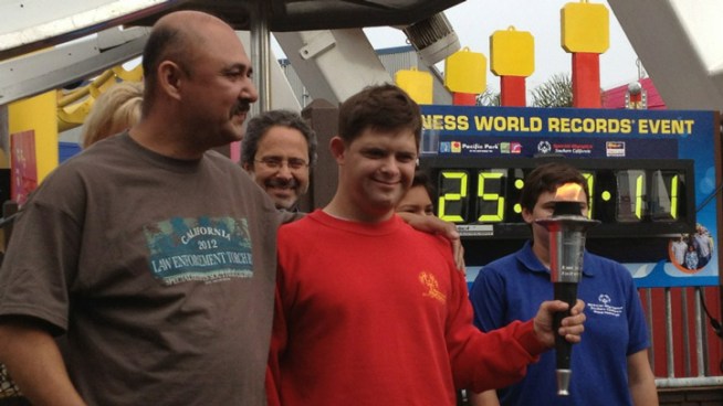 Gus Martinez, a Los Angeles police detective, rode a Ferris wheel for 25 hours on the Santa Monica Pier and entered the Guinness Book of World Records. John Cádiz Klemack reports for the NBC4 News at noon on June 1, 2012.