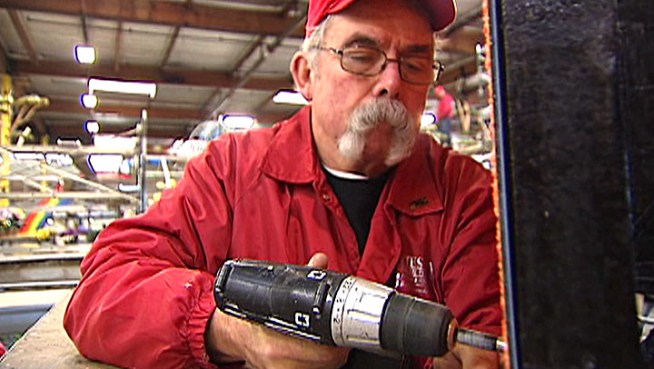 Volunteers finished floats for the Rose Parade, just in time for the event on New Year's Day. Antonio Castelan reports for the NBC4 News at 9 p.m. on Sunday, Dec. 30, 2012.
