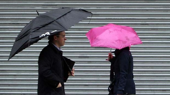Rain Moves Into Southland